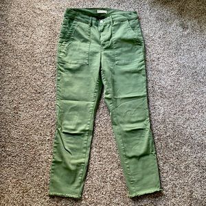 LOFT- Cropped pants in green with frayed ankles